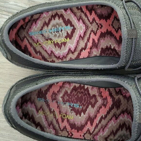 SKECHERS Gray Relaxed FIT Memory Foam Suede Slip On Shoes Women’s 11 - Picture 7 of 9